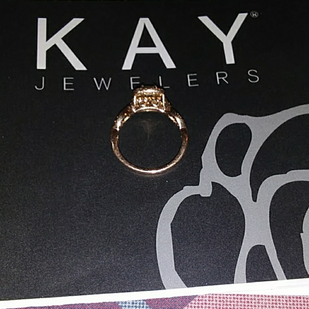Engagement ring - Picture 4 of 4